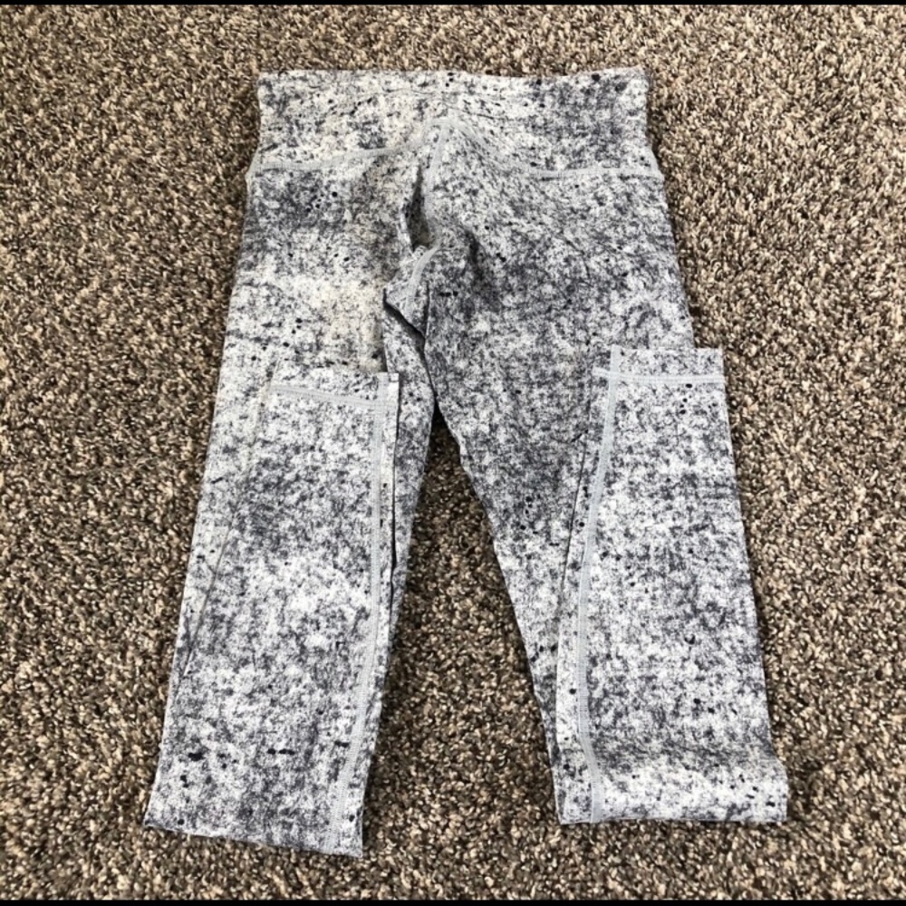 Lululemon mid-rise rare Wunder Under leggings